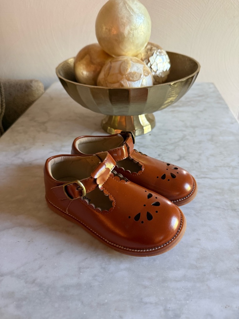 Little girl’s Mary Jane shoes, size 9c